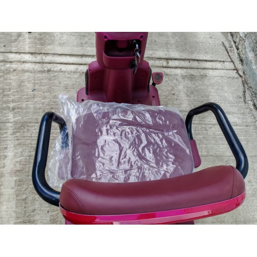 Triciclu Electric Pemotto V3, 3000W, Capacitate 3 Persoane / 350kg Triciclu Electric Pemotto V3, 3000W, Capacitate 3 Persoane / 350kg