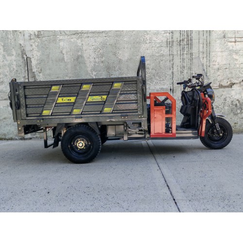 Pemotto T-Rex — гибридный электрический трицикл с двигателем 1800W, максимальной мощностью 4500W, отдельным генератором 4500W, аккумуляторами 72V 65Ah и грузоподъемностью до 1500 кг.