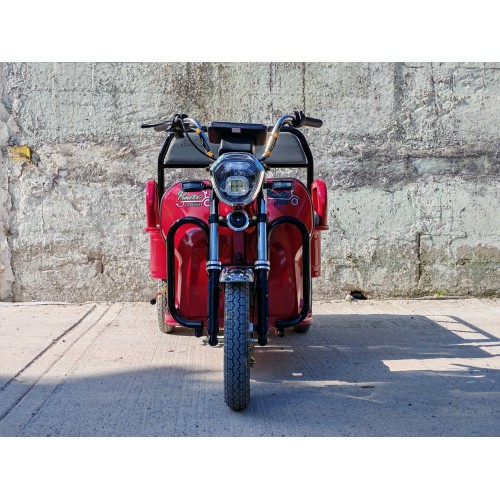Pemotto D3 — электрический трицикл 60В 32Ач, мотор 1200Вт, максимальная мощность 3000Вт, запас хода около 45 км и грузоподъемность до 450 кг.